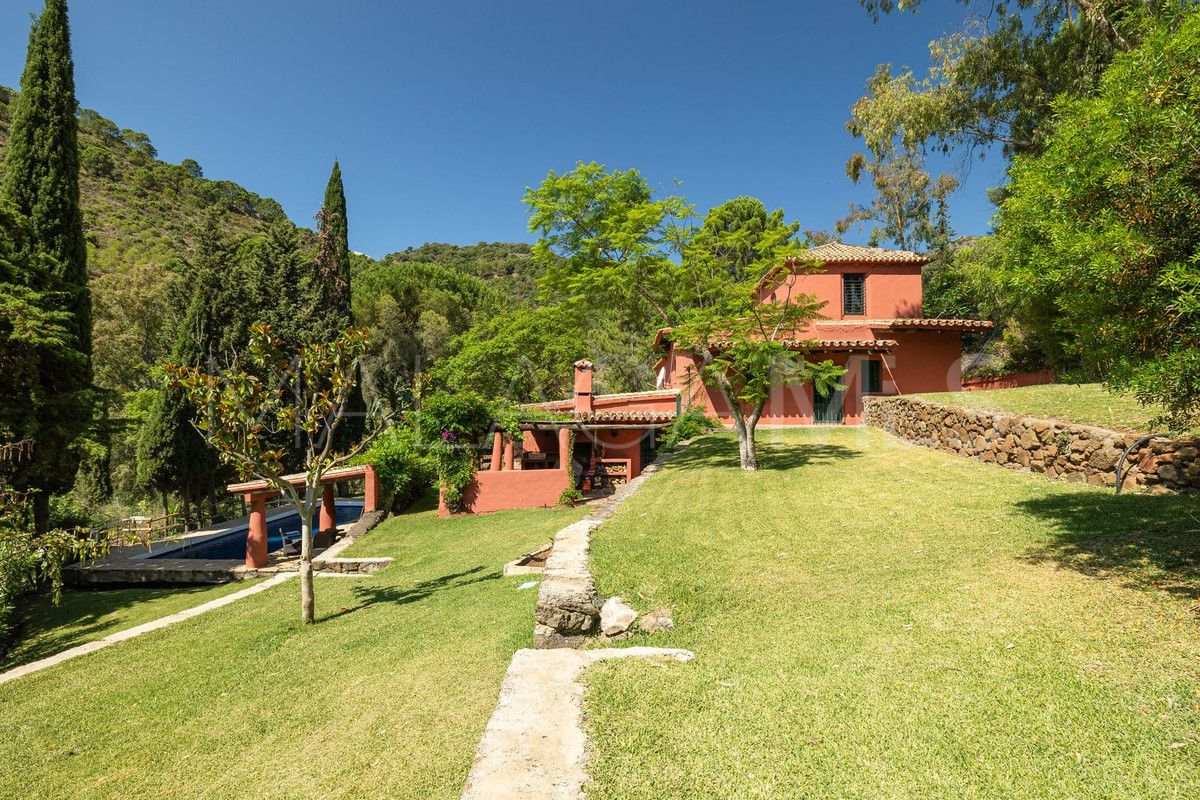 Villa for sale in Benahavis Centro