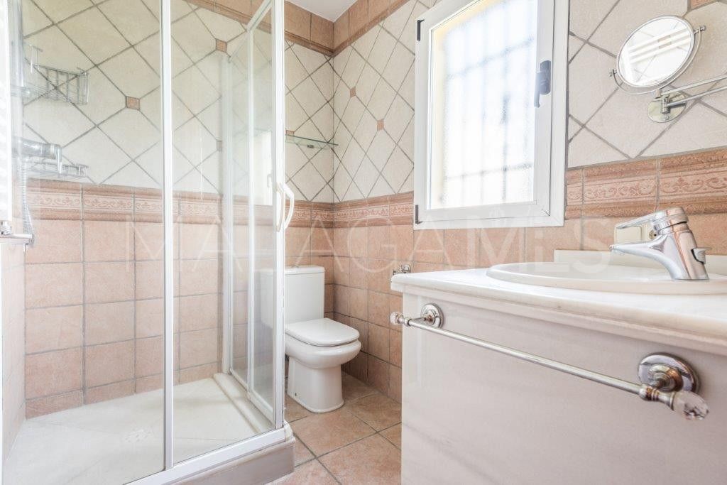 Adosado with 2 bedrooms a la venta in Benahavis
