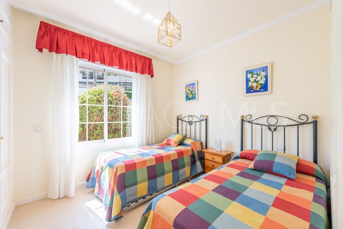 2 bedrooms apartment in Benahavis for sale