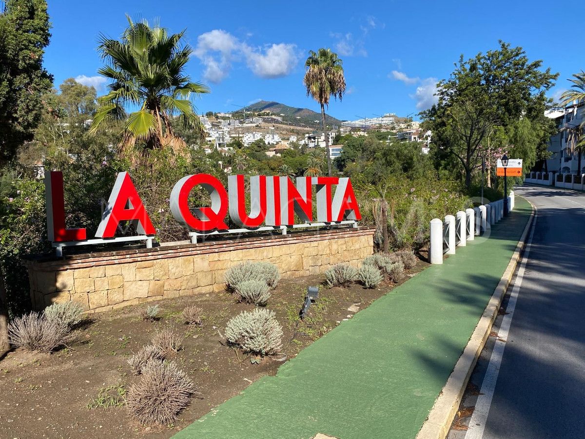 For sale town house in La Quinta with 5 bedrooms