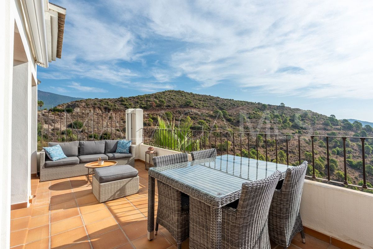 Villa for sale in Benahavis Hills Country Club with 3 bedrooms