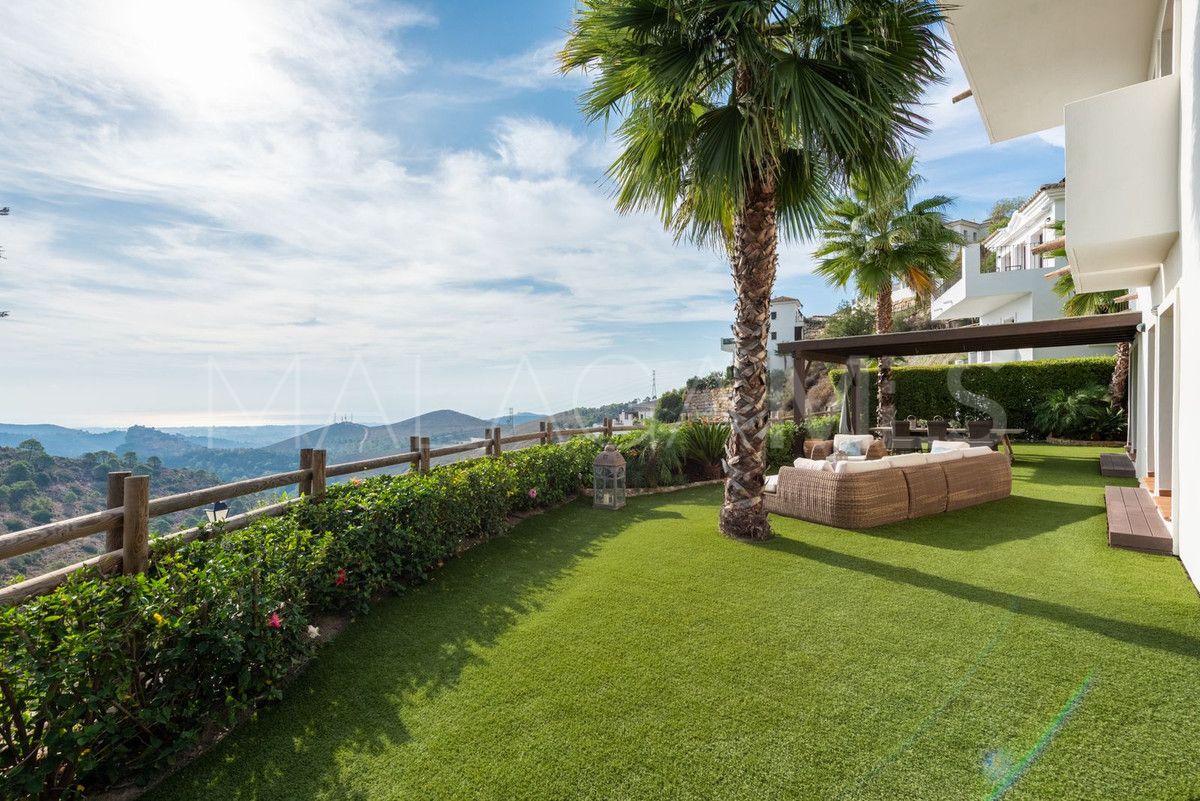 Villa for sale in Benahavis Hills Country Club with 3 bedrooms