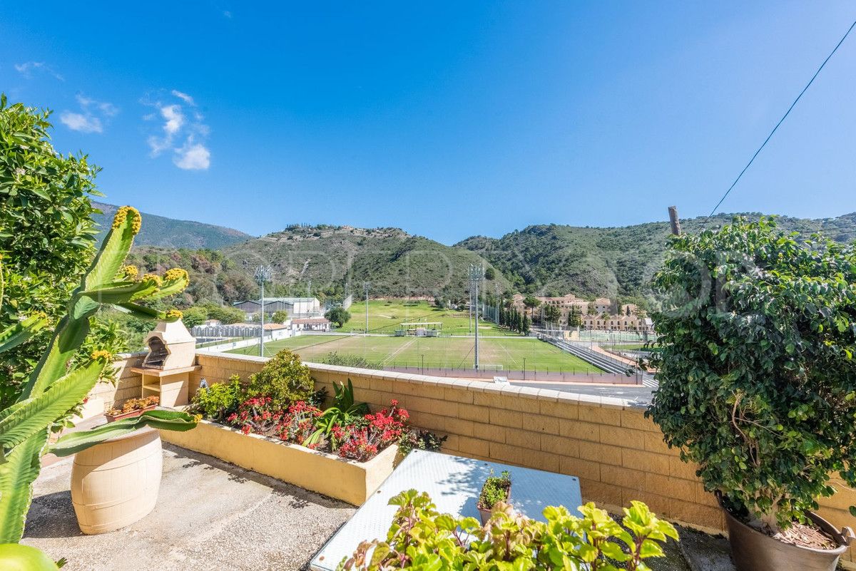 Se vende apartamento planta baja con 3 dormitorios en Benahavis