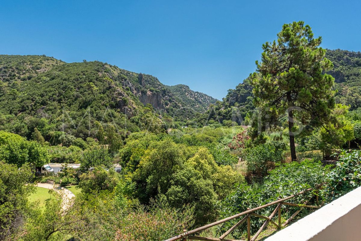 For sale ground floor apartment with 2 bedrooms in Benahavis