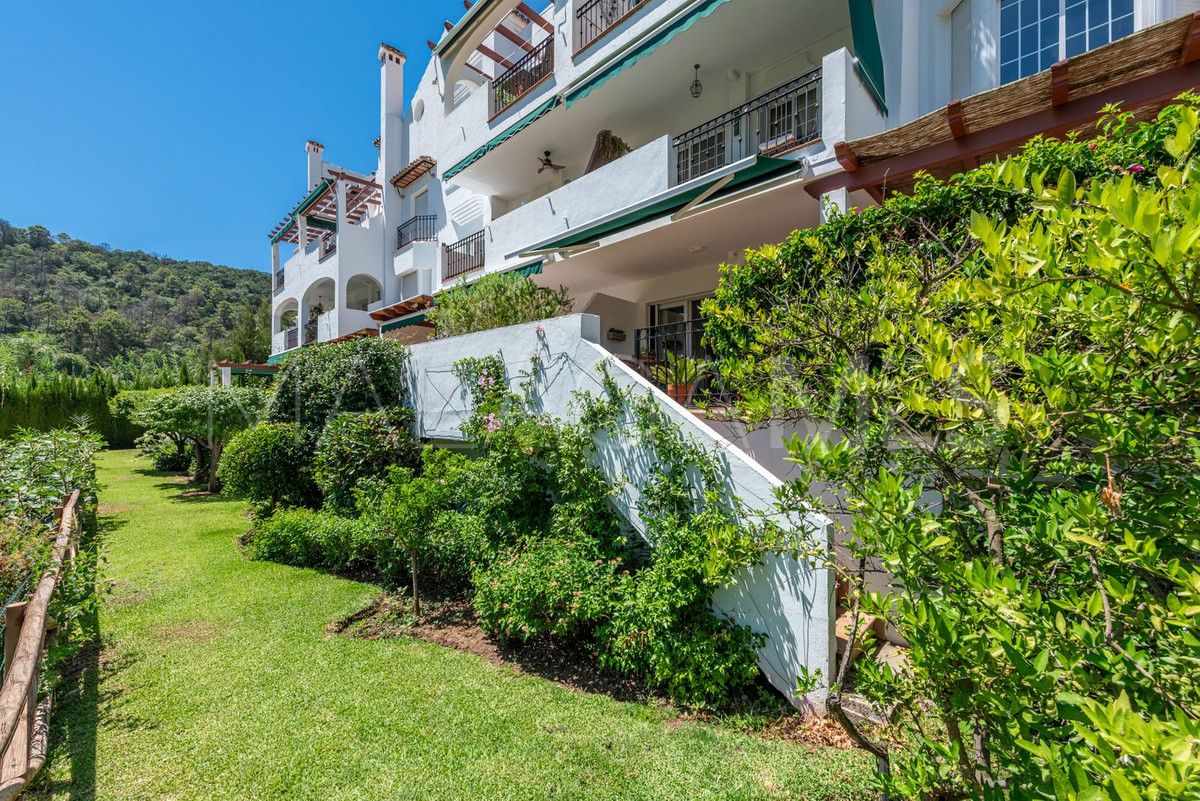 For sale ground floor apartment with 2 bedrooms in Benahavis