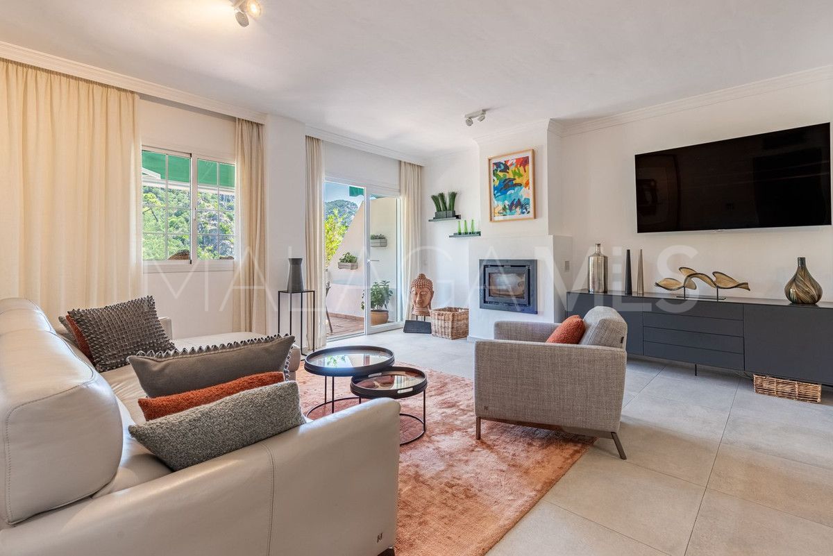 For sale ground floor apartment with 2 bedrooms in Benahavis