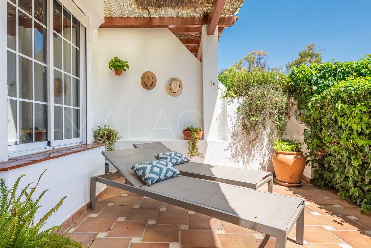 For sale ground floor apartment with 2 bedrooms in Benahavis