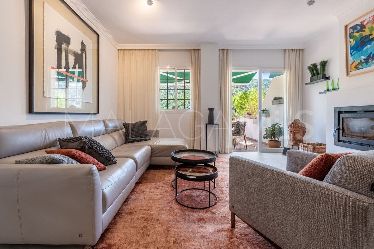 For sale ground floor apartment with 2 bedrooms in Benahavis