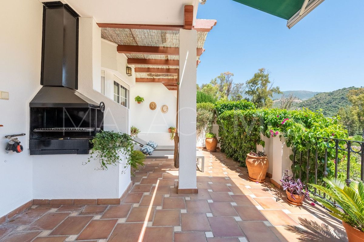 For sale ground floor apartment with 2 bedrooms in Benahavis