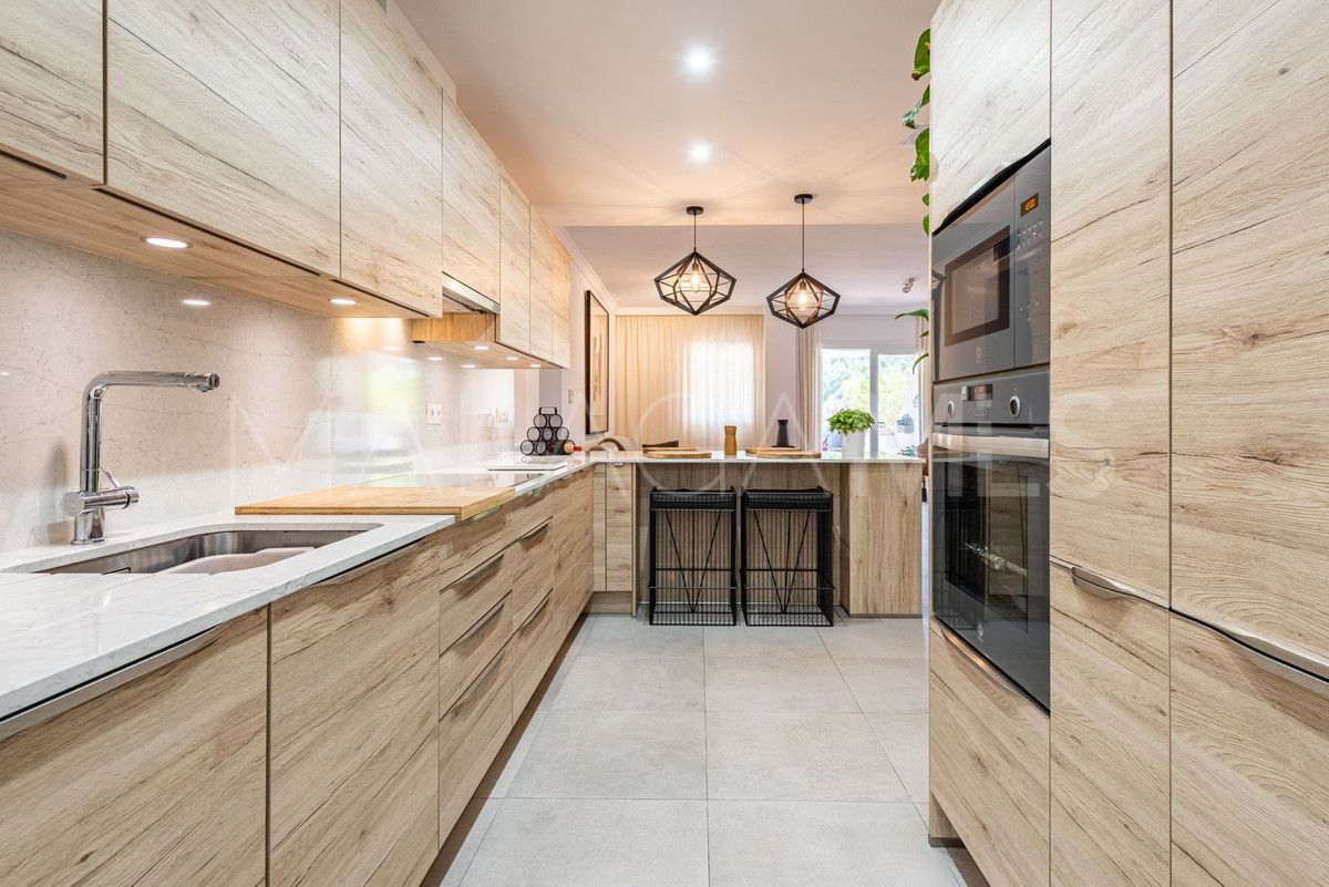 For sale ground floor apartment with 2 bedrooms in Benahavis