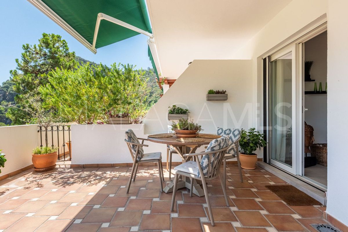 For sale ground floor apartment with 2 bedrooms in Benahavis