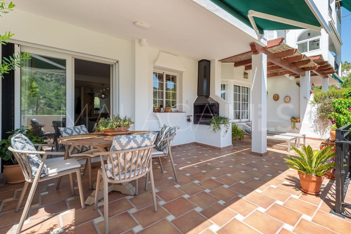 For sale ground floor apartment with 2 bedrooms in Benahavis