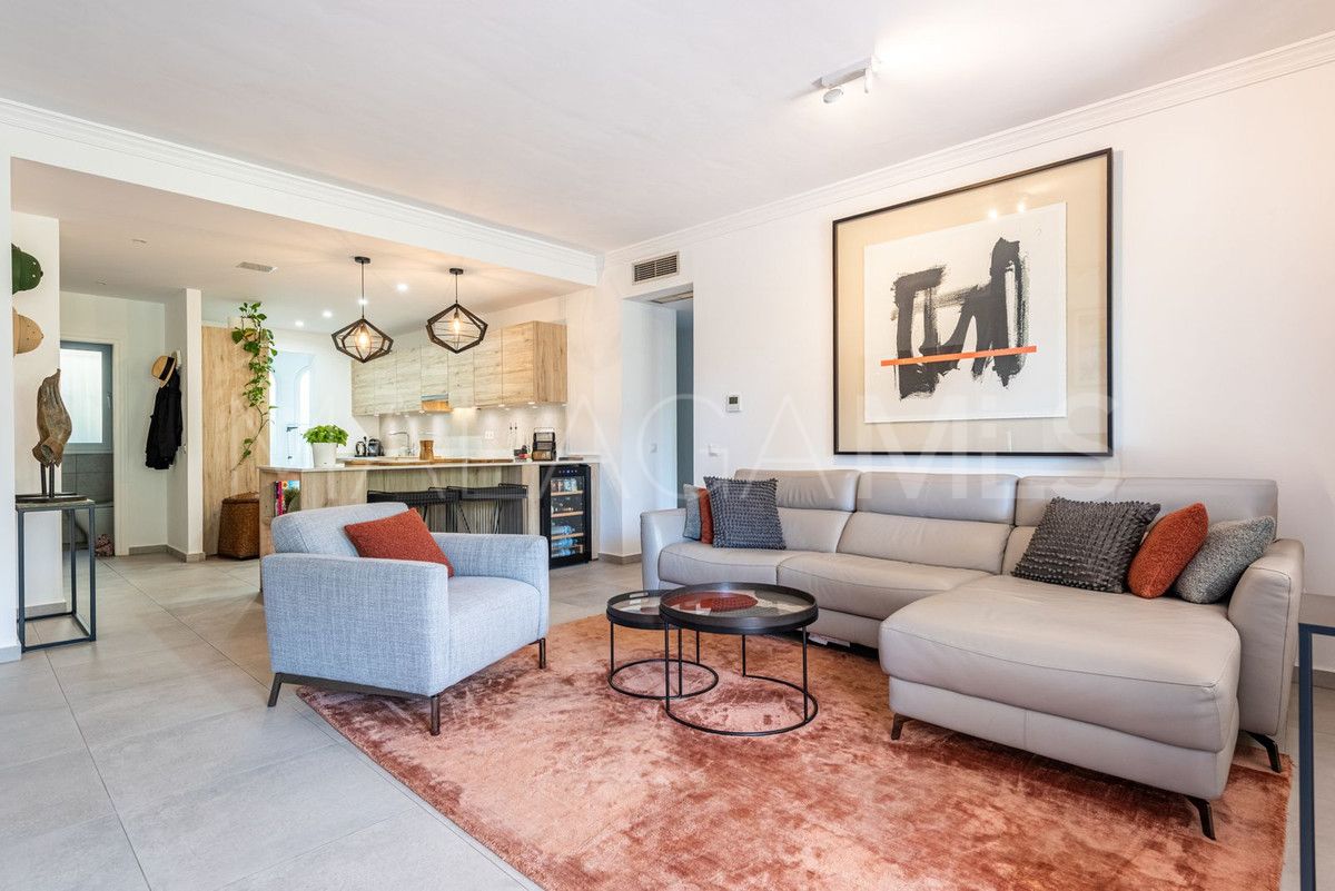 For sale ground floor apartment with 2 bedrooms in Benahavis