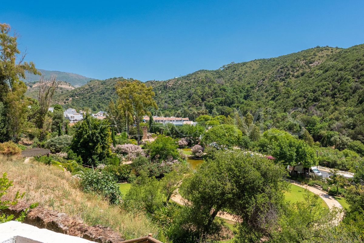 For sale ground floor apartment with 2 bedrooms in Benahavis