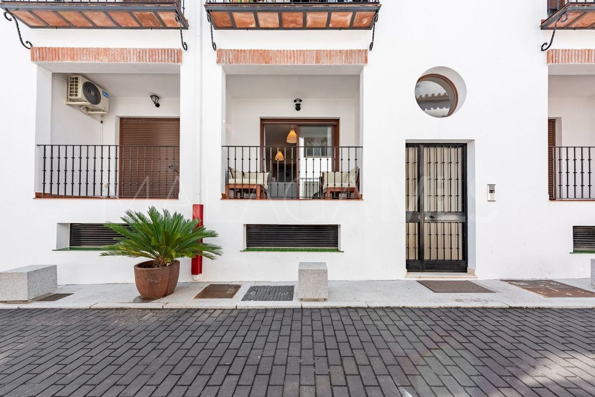 Se vende apartamento planta baja in Benahavis
