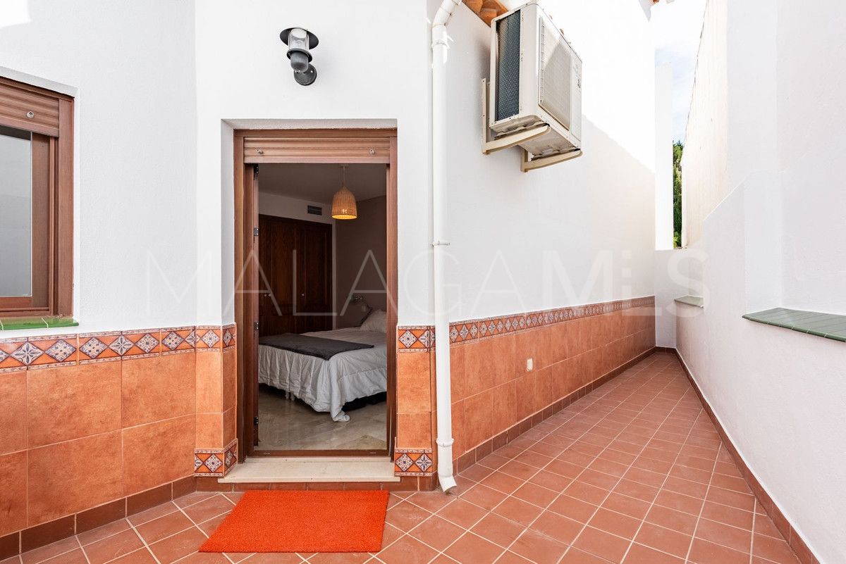 Se vende apartamento planta baja in Benahavis