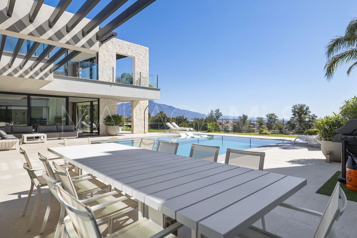 Villa for sale in Benahavis