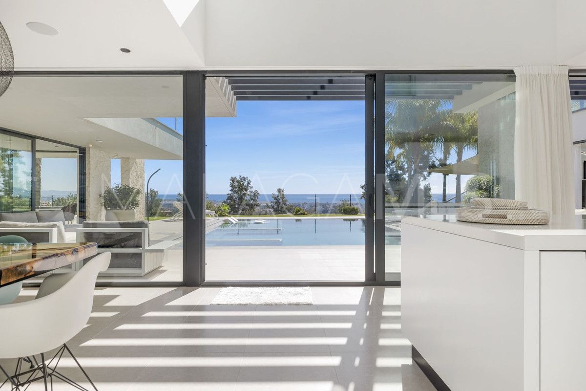 Villa for sale in Benahavis