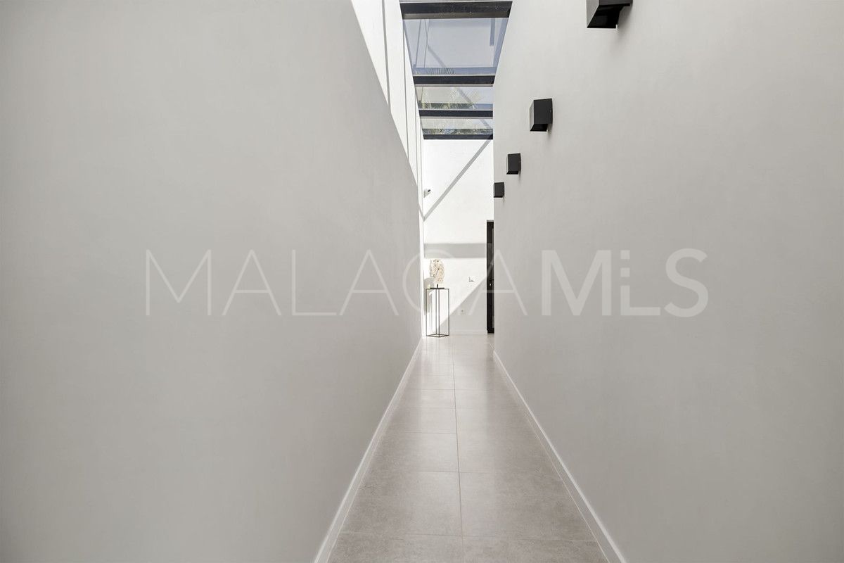 Villa for sale in Benahavis