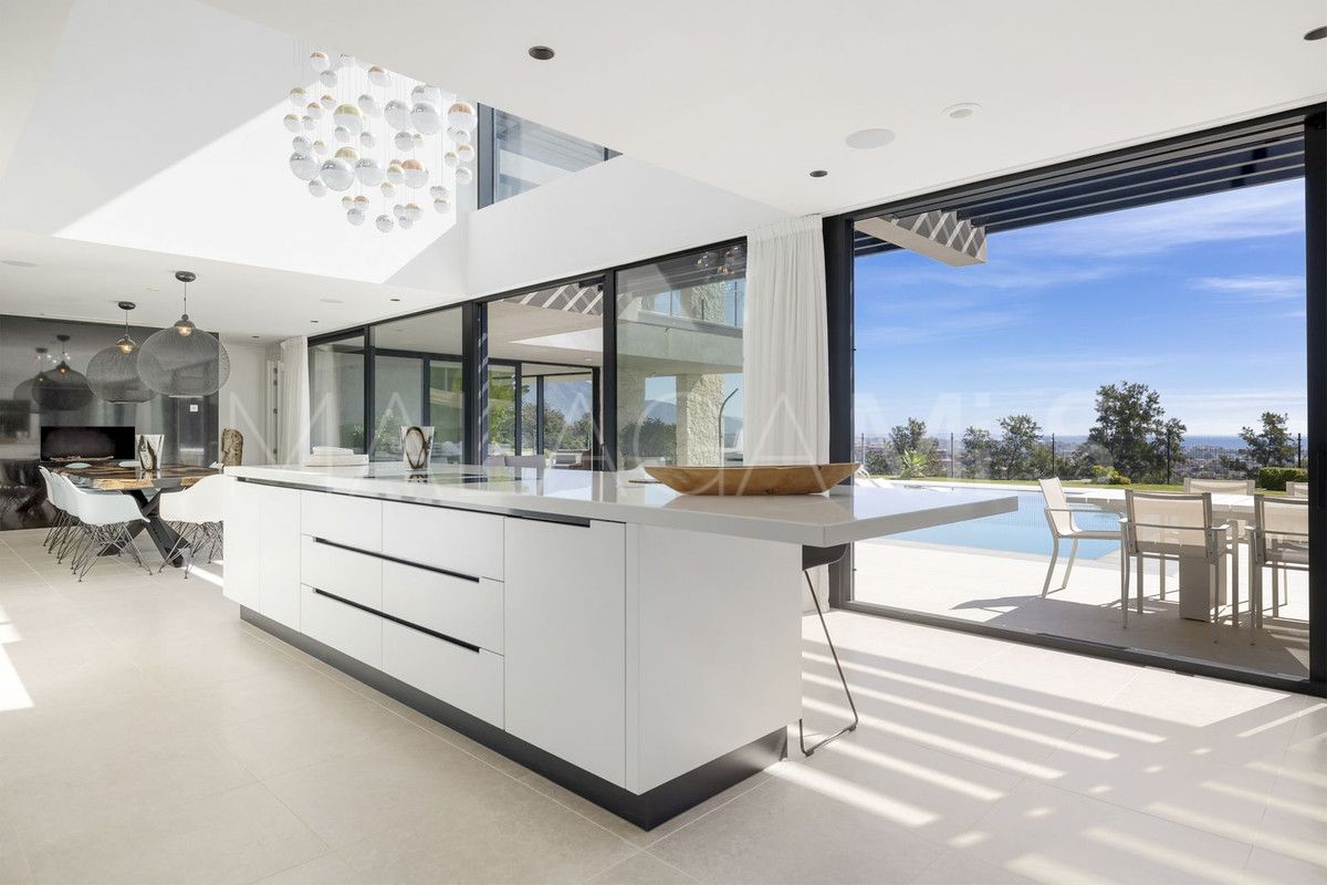 Villa for sale in Benahavis