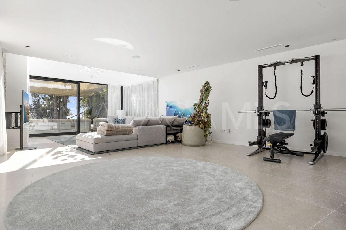 Villa for sale in Benahavis