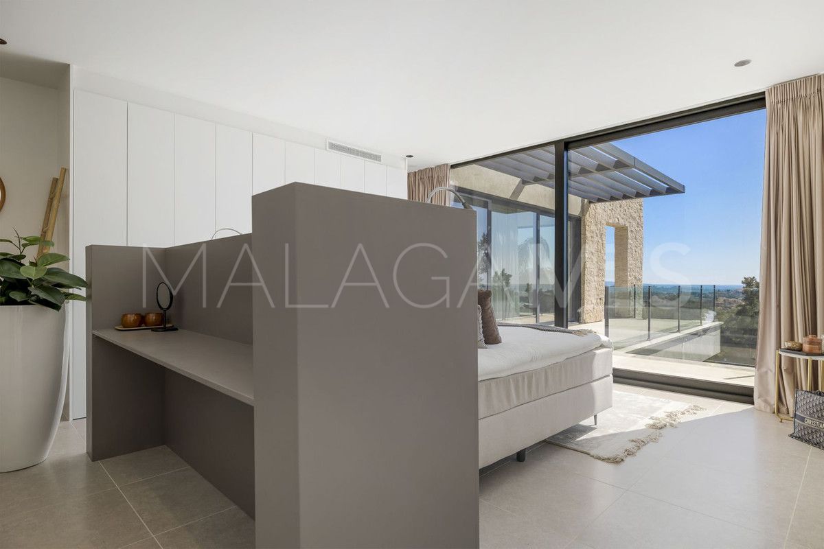 Villa for sale in Benahavis