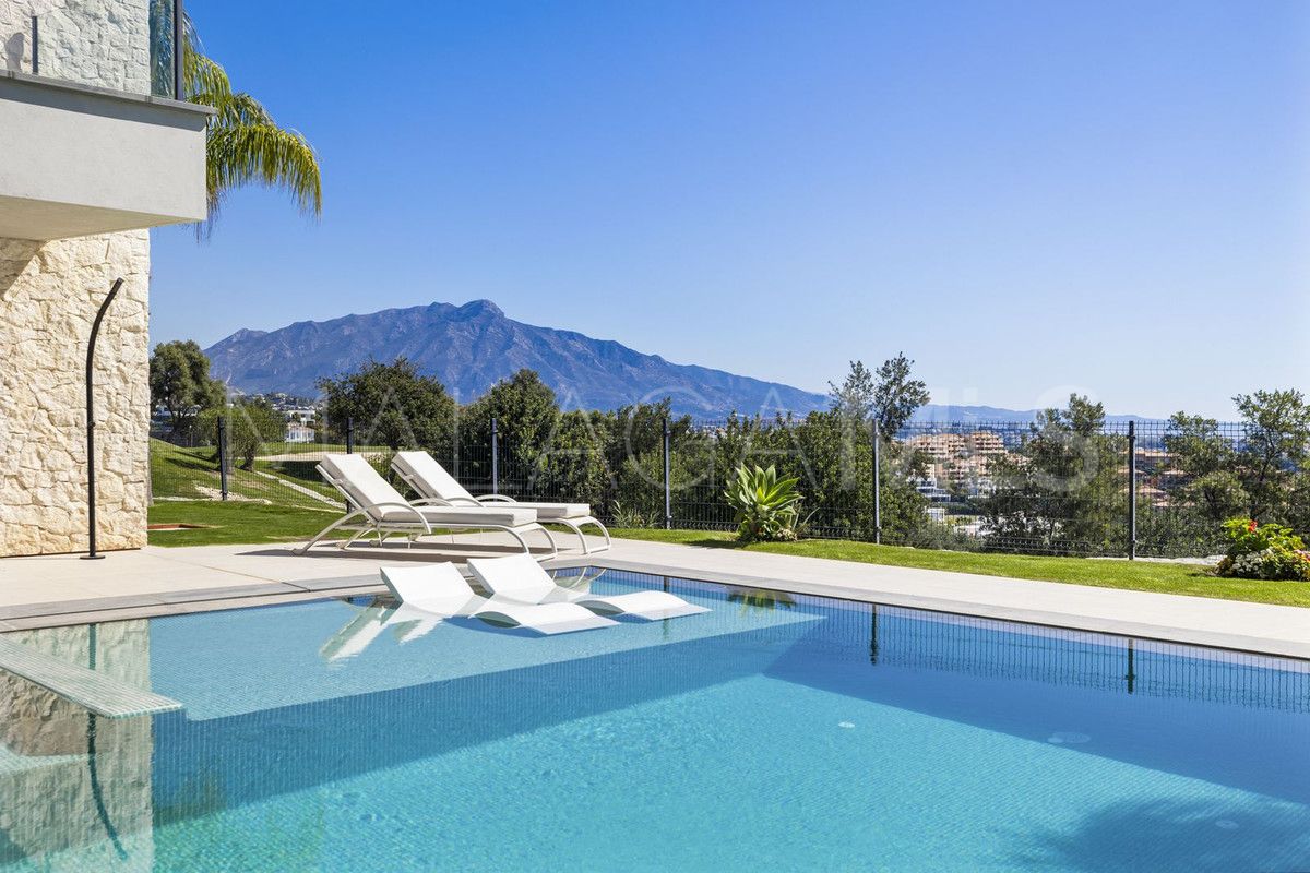 Villa for sale in Benahavis