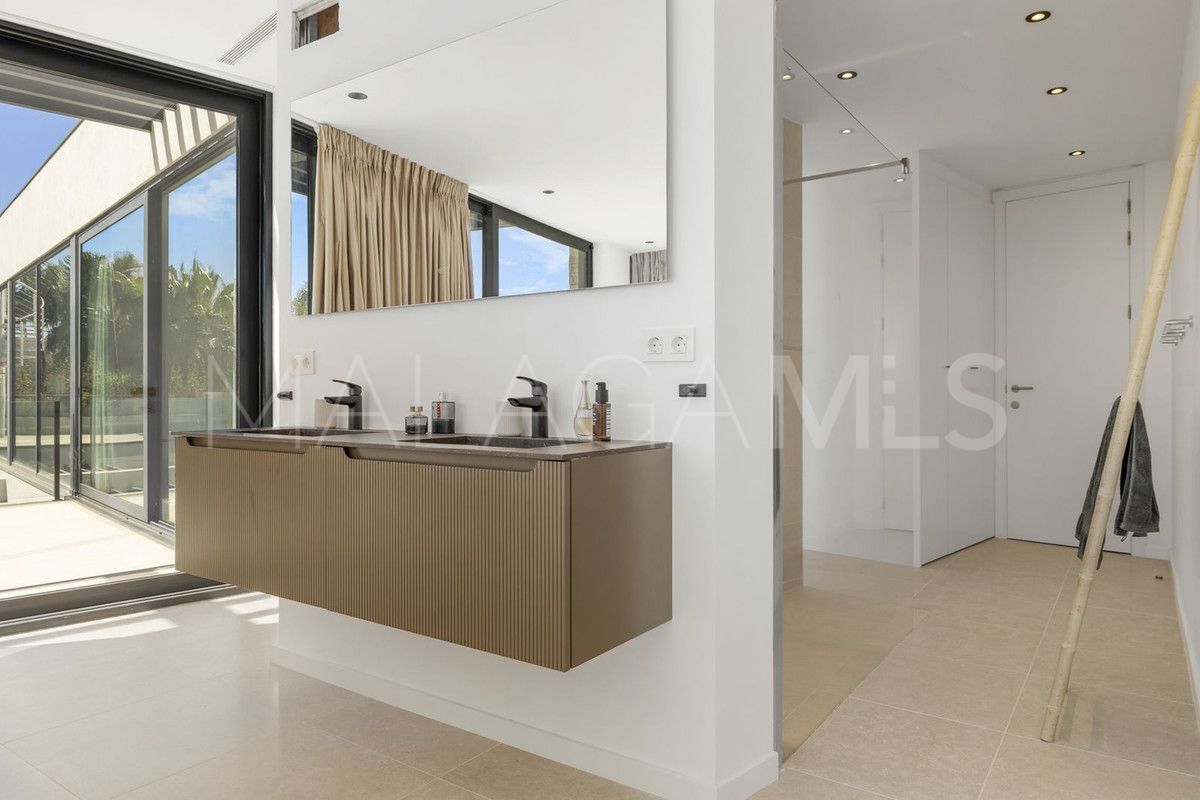 Villa for sale in Benahavis