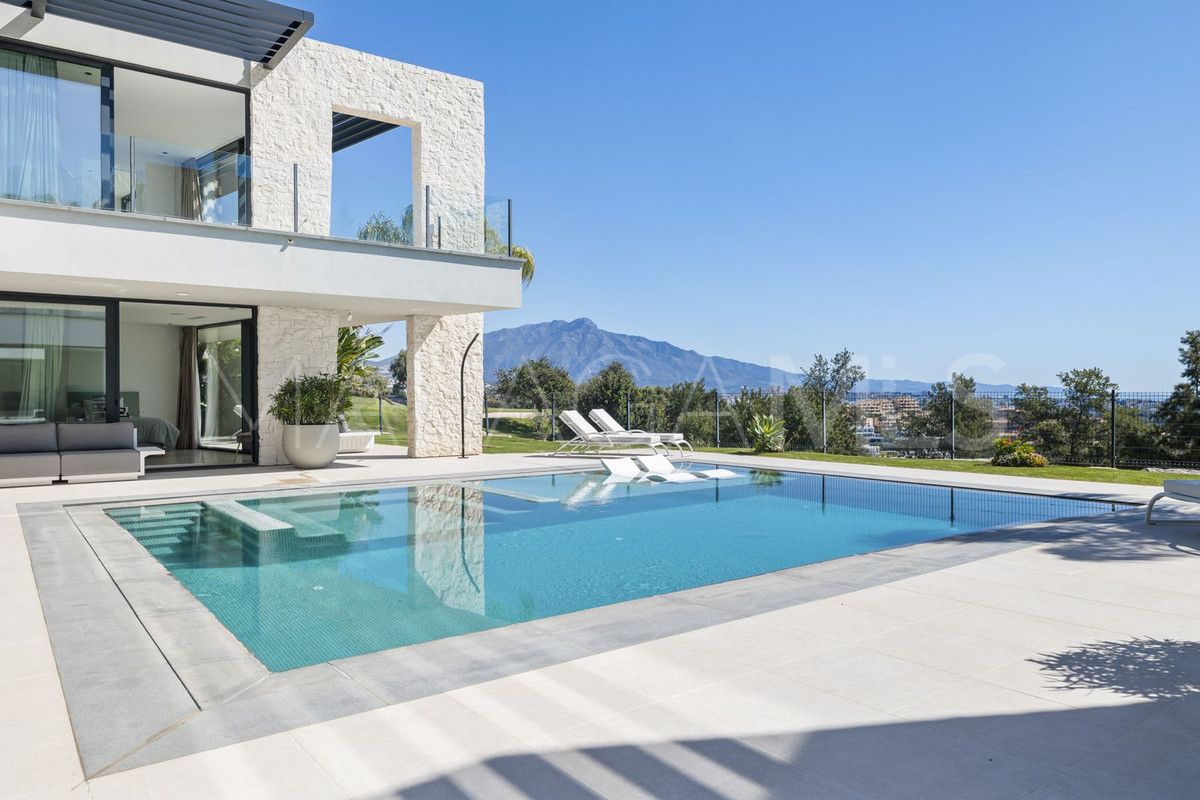 Villa for sale in Benahavis