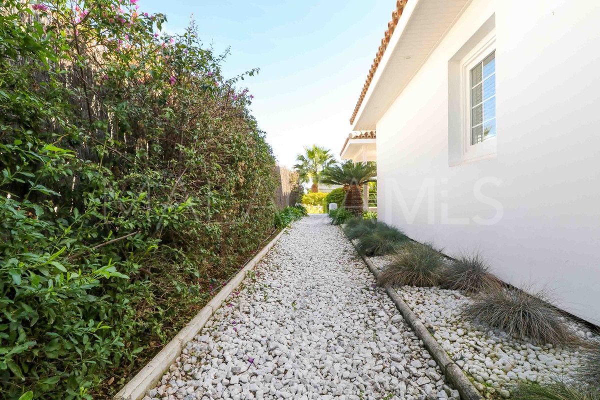 Villa for sale in Benahavis