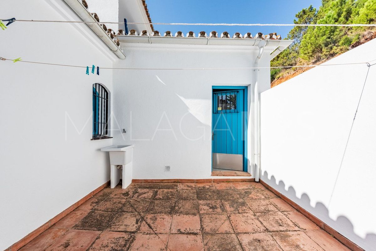 Villa for sale in Benahavis with 4 bedrooms