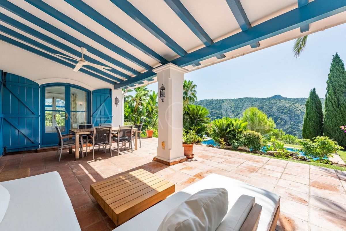 Villa for sale in Benahavis with 4 bedrooms