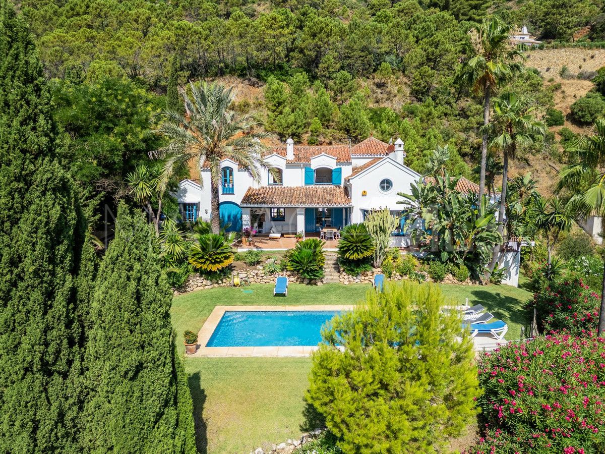 Villa for sale in Benahavis with 4 bedrooms