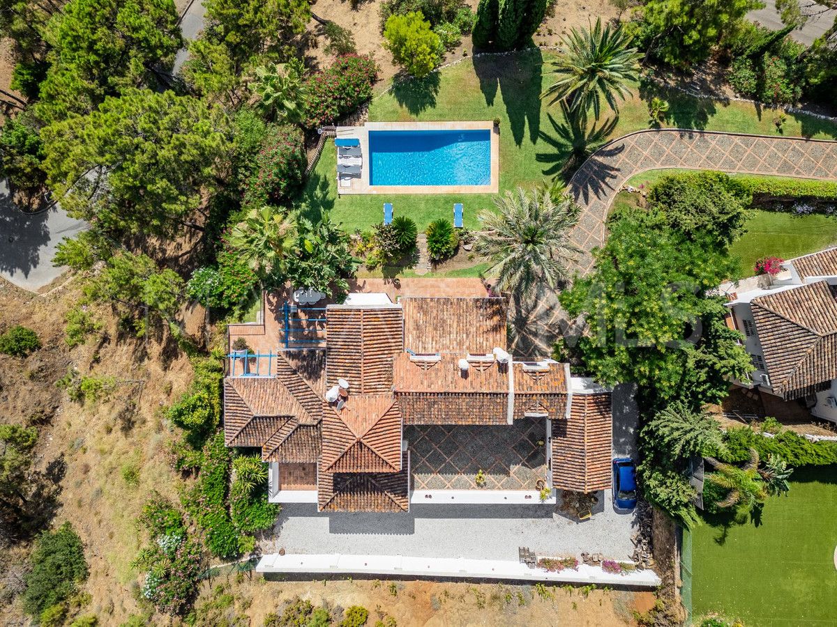 Villa for sale in Benahavis with 4 bedrooms