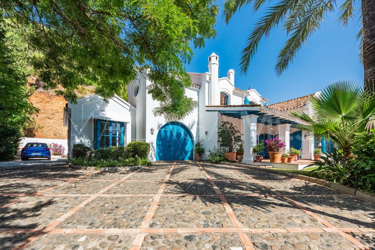 Villa for sale in Benahavis with 4 bedrooms