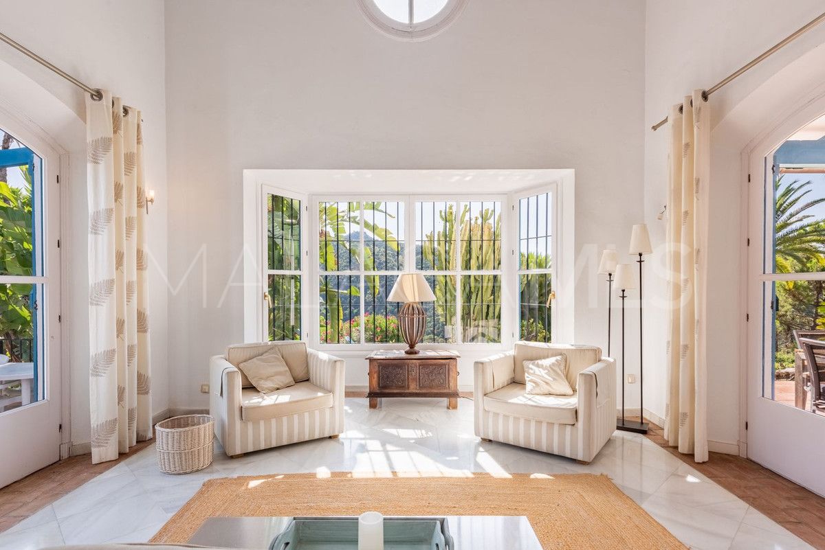 Villa for sale in Benahavis with 4 bedrooms