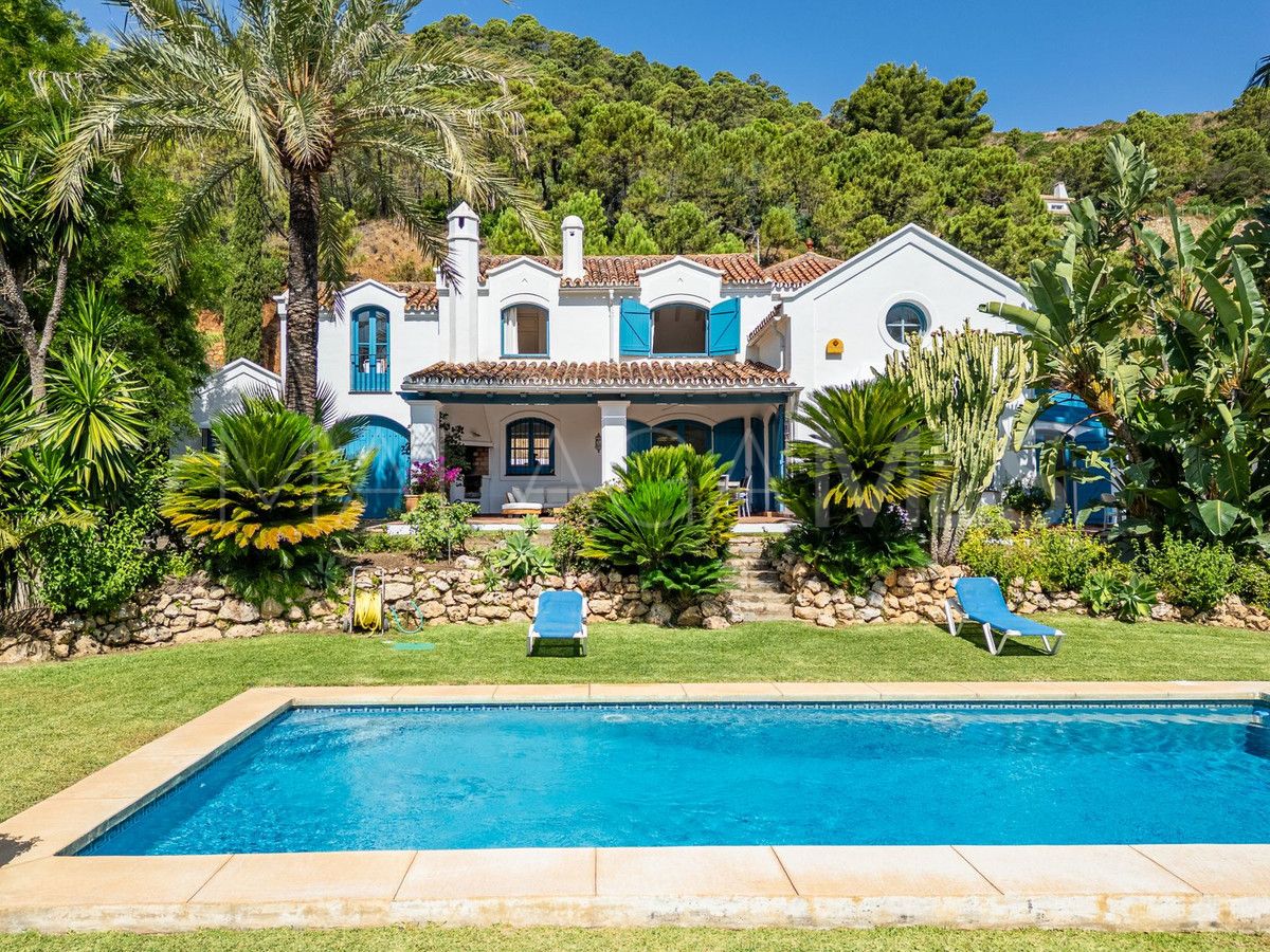 Villa for sale in Benahavis with 4 bedrooms