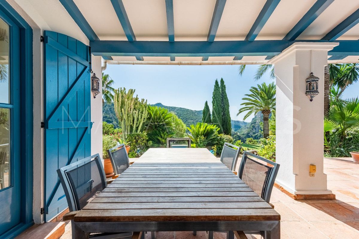 Villa for sale in Benahavis with 4 bedrooms
