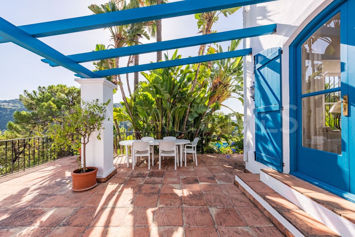Villa for sale in Benahavis with 4 bedrooms