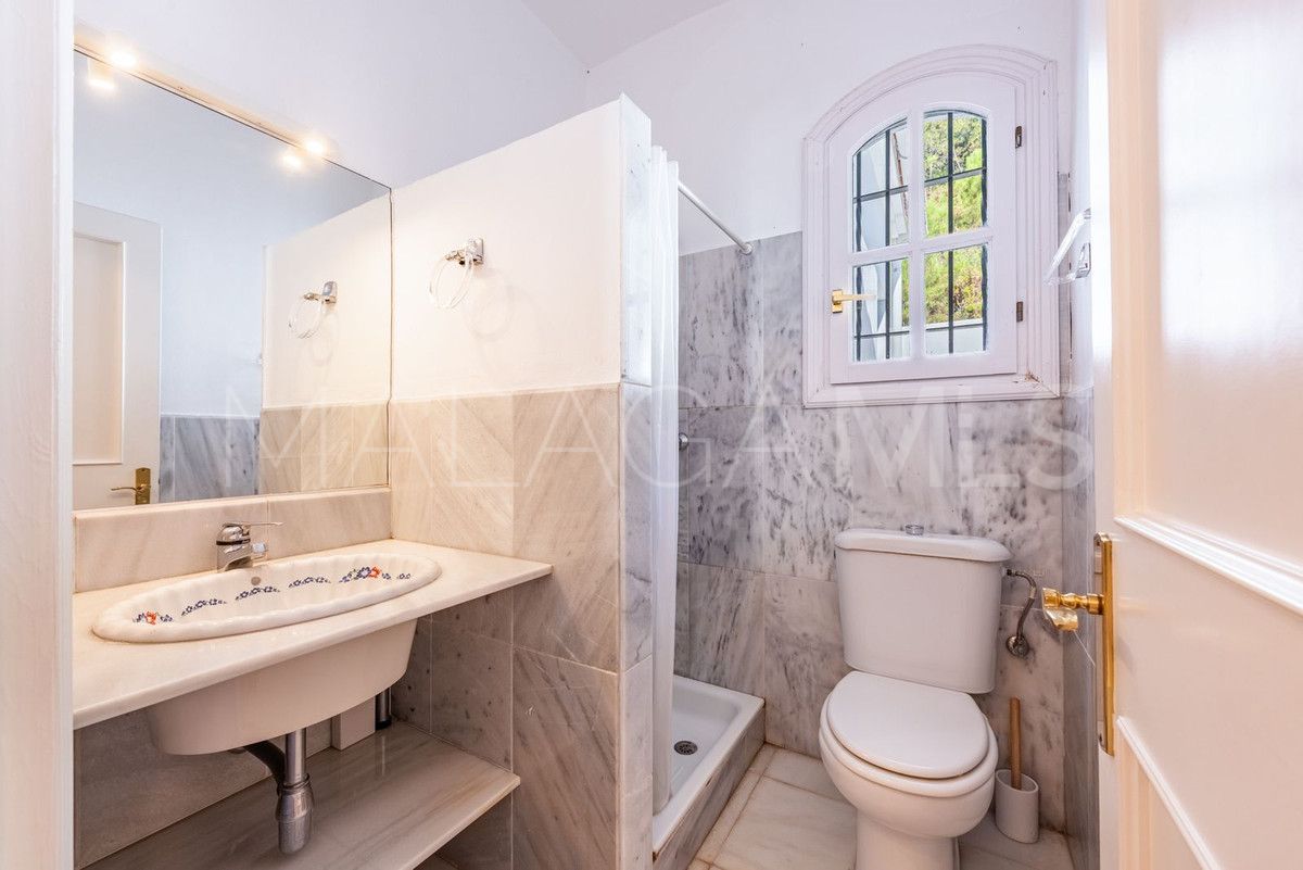 Villa for sale in Benahavis with 4 bedrooms
