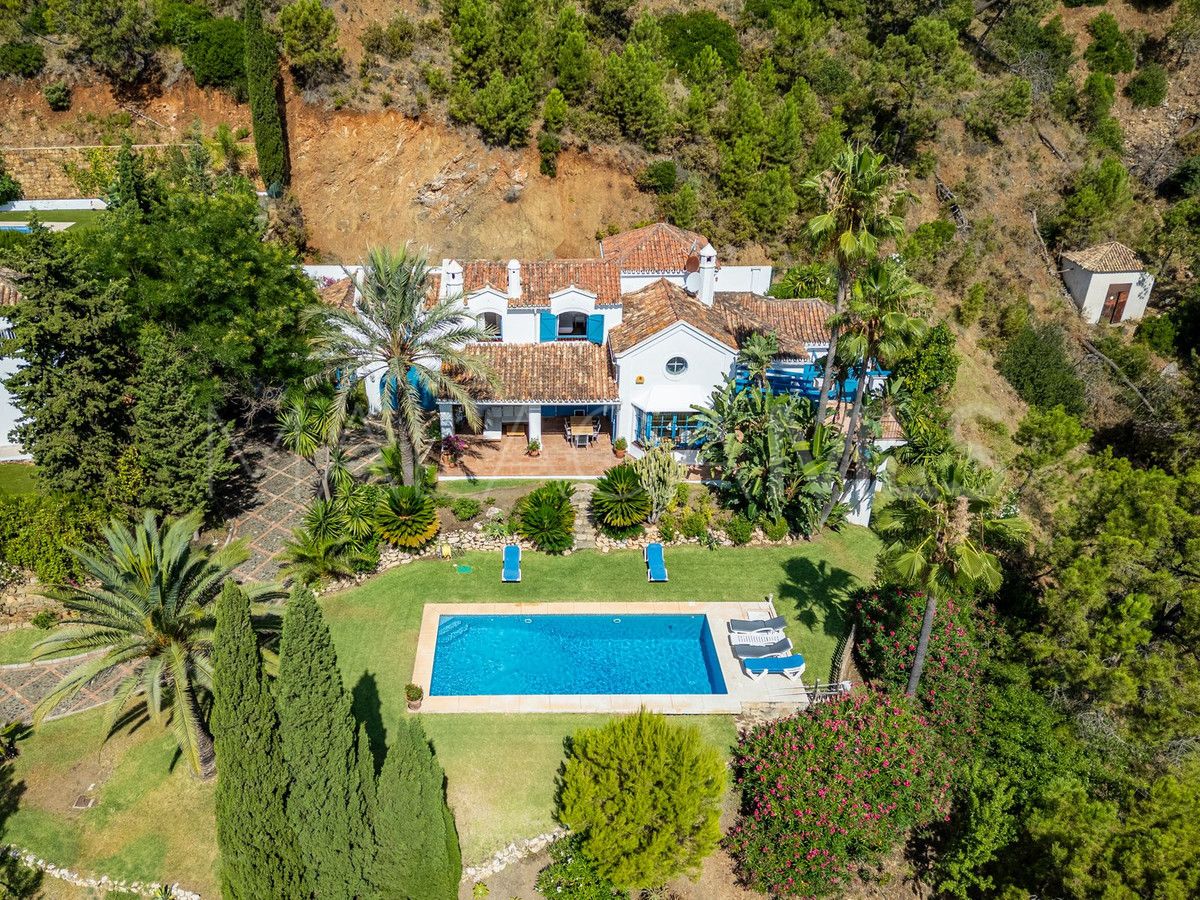 Villa for sale in Benahavis with 4 bedrooms