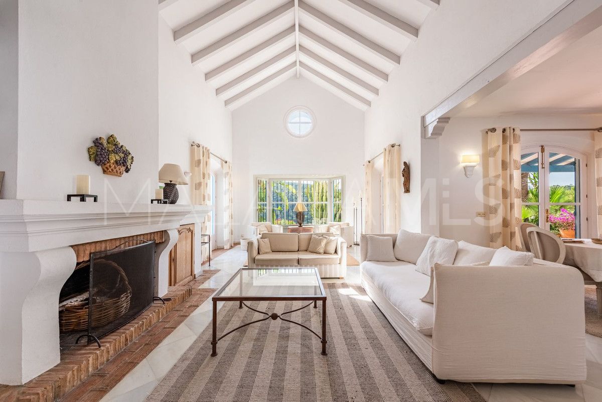 Villa for sale in Benahavis with 4 bedrooms