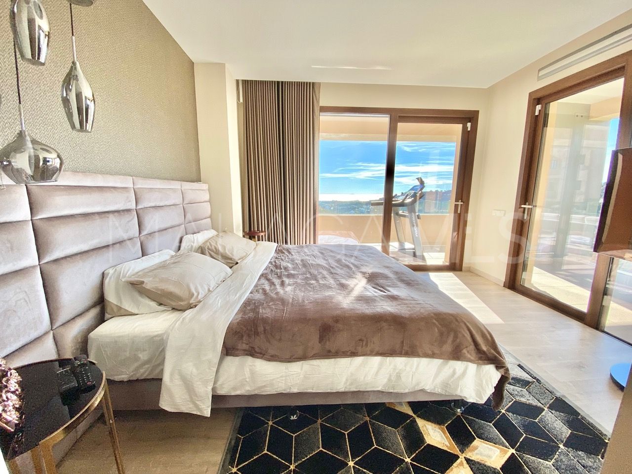 Buy apartment with 4 bedrooms in La Quinta