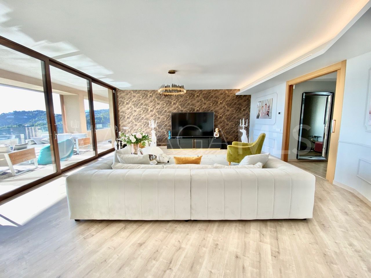 Buy apartment with 4 bedrooms in La Quinta
