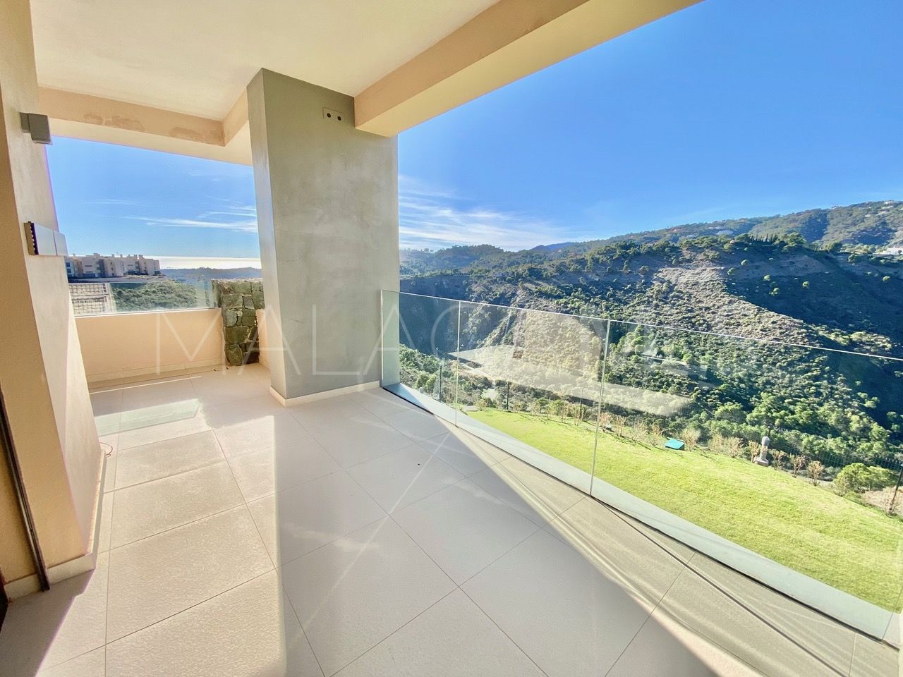 Buy apartment with 4 bedrooms in La Quinta