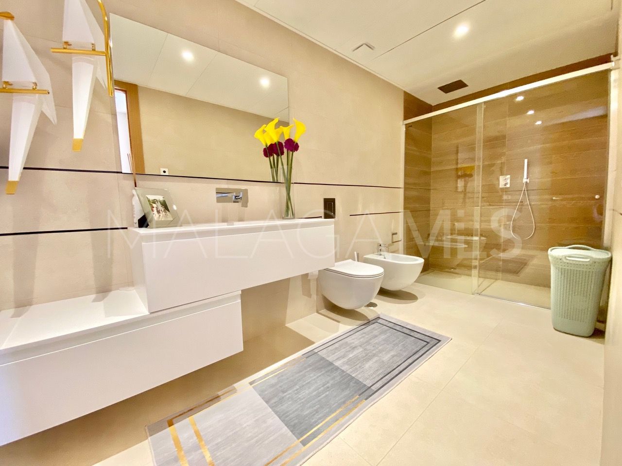 Buy apartment with 4 bedrooms in La Quinta