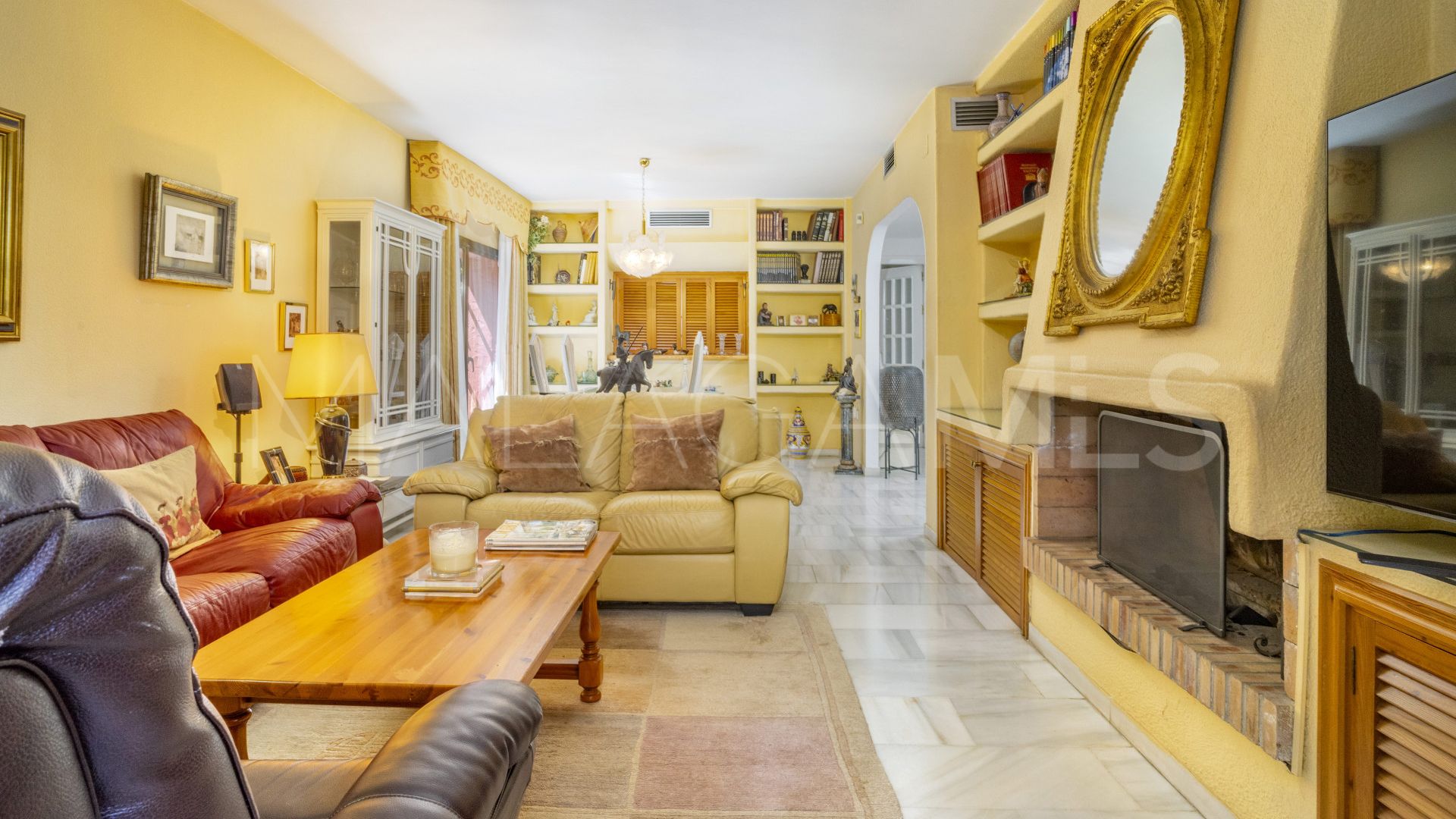 Villa for sale in Nueva Andalucia