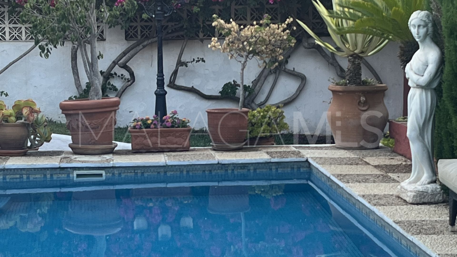 Villa for sale in Nueva Andalucia