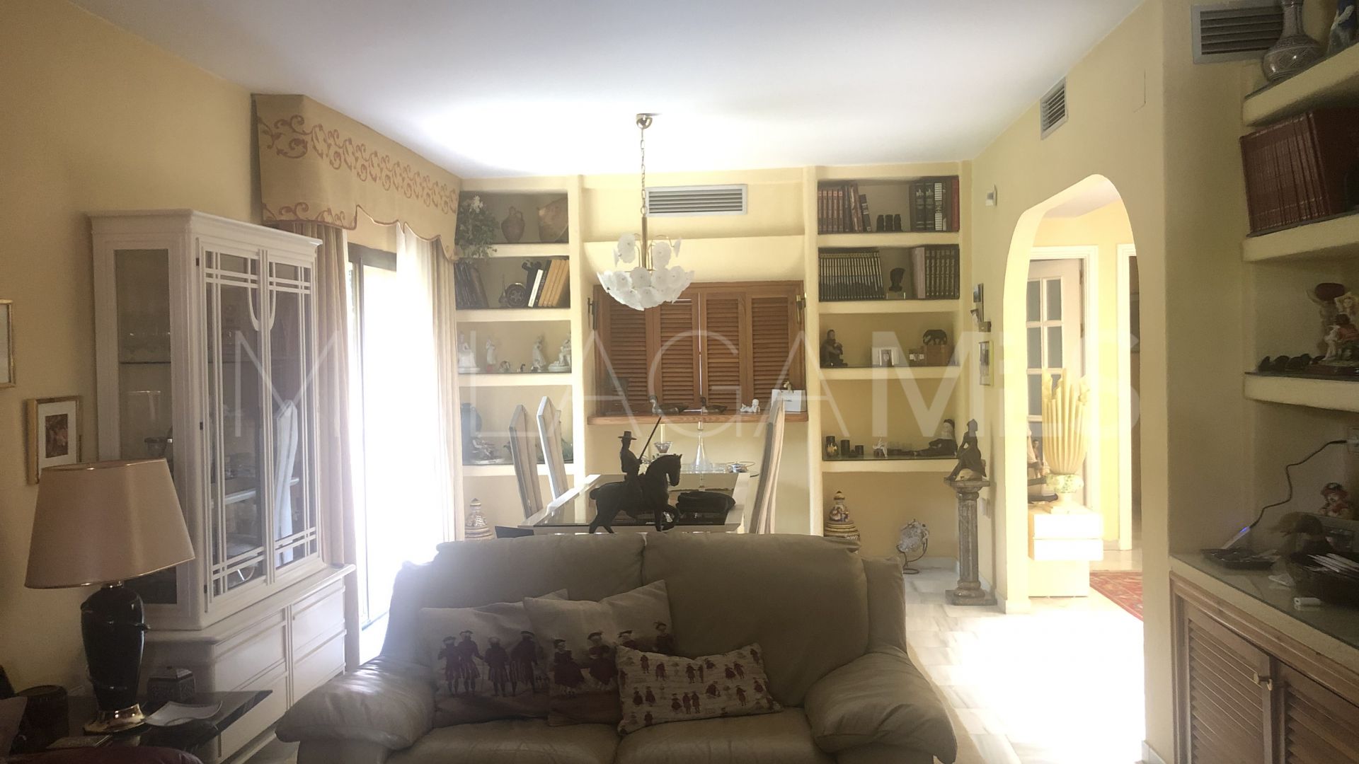 Villa for sale in Nueva Andalucia