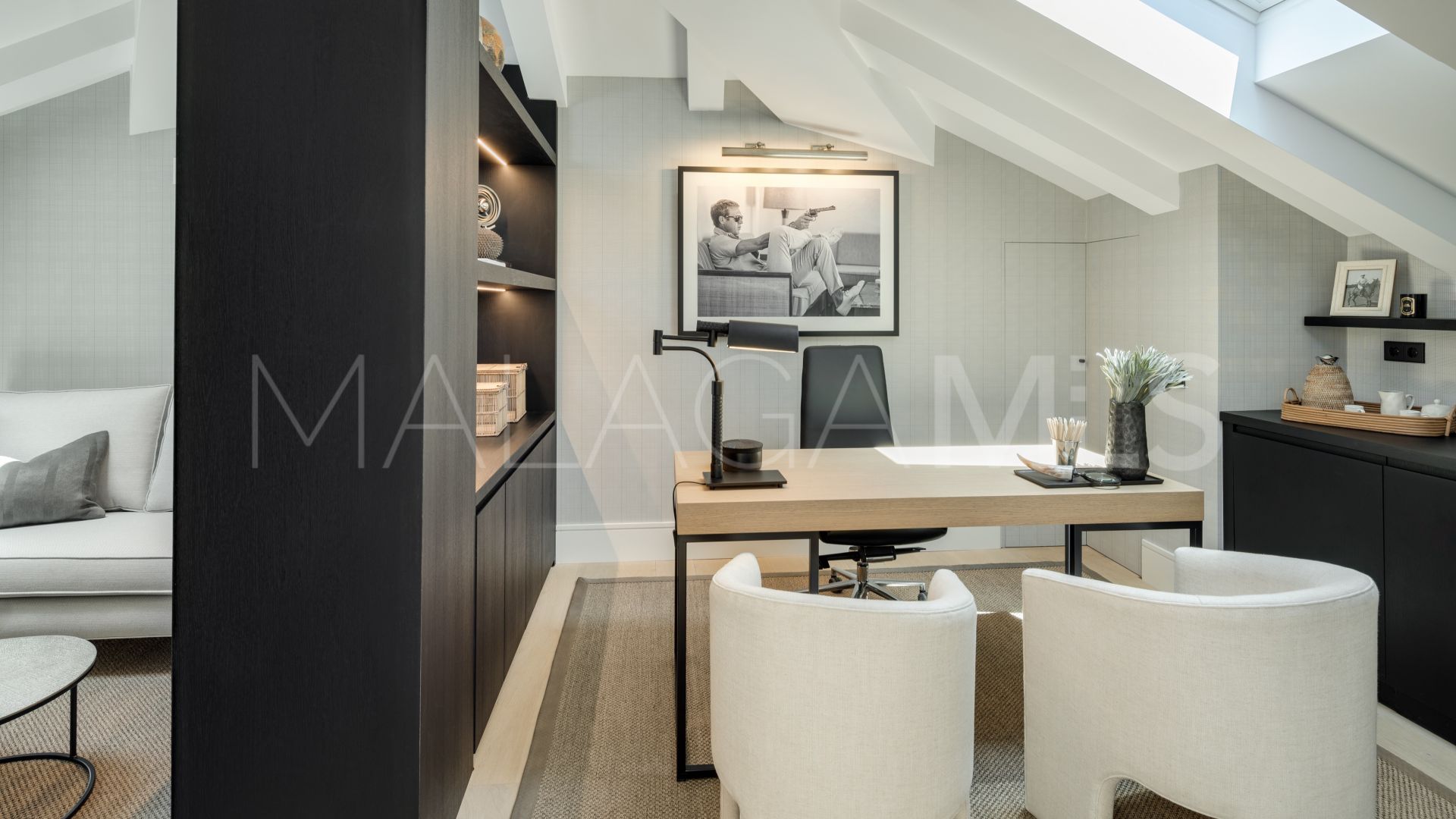 Buy villa in Las Brisas with 7 bedrooms
